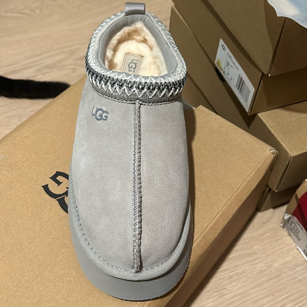 Extremely RARE Ugg tazz slipper in SEAL gray EU release only !!